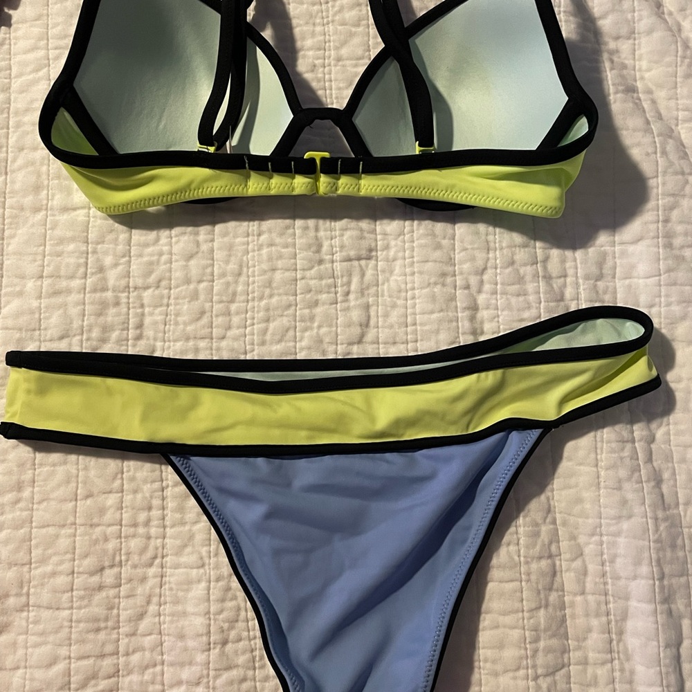 Victoria Secret Bikini Set - Picture 2 of 3